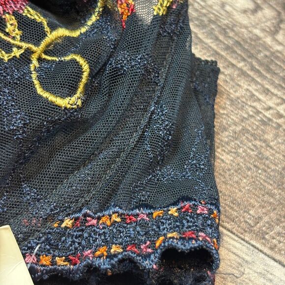 Sheer Embroidered Floral Bra – Size 32D – Elegant Mesh Lace - Picture 3 of 4